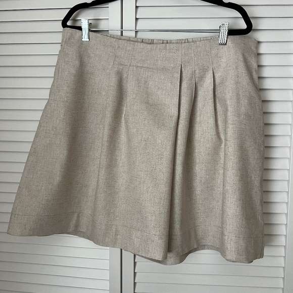 Banana Republic Pants - Banana Republic NWT linen blend shorts/skort size XL